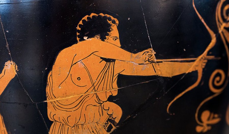 Greek red-figure vase painting of an archer drawing a recurved composite bow, the same construction family archaeologists point to behind Homer's account of Odysseus's bow