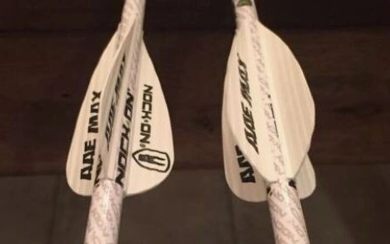 Three-fletch and four-fletch arrows side by side, white vanes on carbon shafts Three-fletch and four-fletch arrows side by side, white vanes on carbon shafts